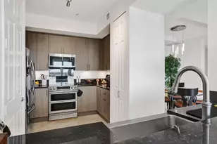 2601 NE 14th Ave, Wilton Manors, FL 33334 - Photo 8