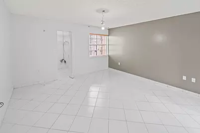 2597 W 73rd Place, Hialeah, FL 33016 - Photo 22