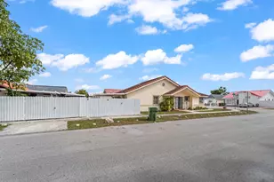 2597 W 73rd Pl, Hialeah, FL 33016 - Photo 6