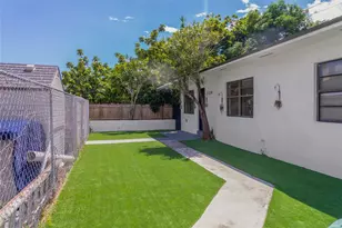 2724 SW 34th Ct, Miami, FL 33133 - Photo 24