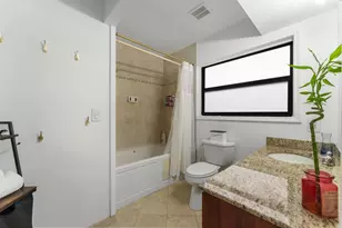 795 NE 165th St, Miami, FL 33162 - Photo 24