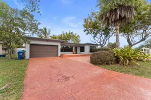 795 NE 165th St, Miami, FL 33162 - Photo 2