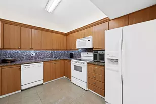2500 Parkview Dr, Hallandale Beach, FL 33009 - Photo 6