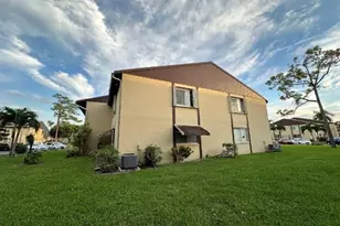 327 Pine Ridge Cir, Greenacres, FL 33463 - Photo 12