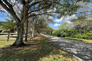 13630 SW 24th St, Davie, FL 33325 - Photo 46