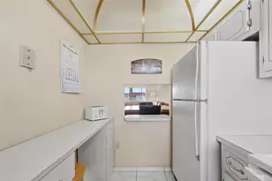 8040 N Sunrise Lakes Dr, Fort Lauderdale, FL 33322 - Photo 6