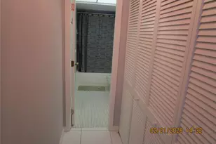 9350 Sunrise Lakes Blvd, Sunrise, FL 33322 - Photo 16