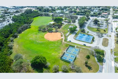 2515 NE 207th Street, Miami, FL 33180 - Photo 2