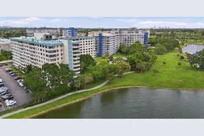 4330 Hillcrest Drive #420, Hollywood, FL 33021 - Photo 2