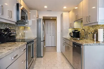 4330 Hillcrest Drive #420, Hollywood, FL 33021 - Photo 4