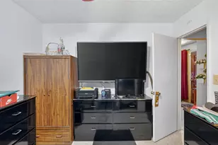 154 NW 67th St, Miami, FL 33150 - Photo 16