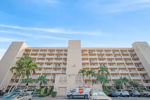 6866 Huntington Ln, Delray Beach, FL 33446 - Photo 2