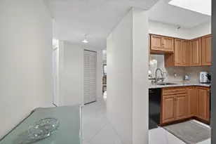 6866 Huntington Ln, Delray Beach, FL 33446 - Photo 16