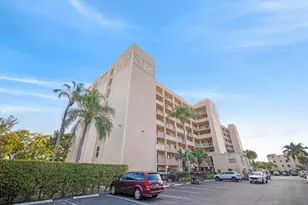 6866 Huntington Ln, Delray Beach, FL 33446 - Photo 4