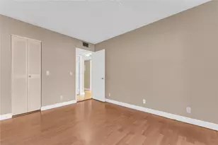 300 Village Green Circle, Palm Springs, FL 33461 - Photo 22