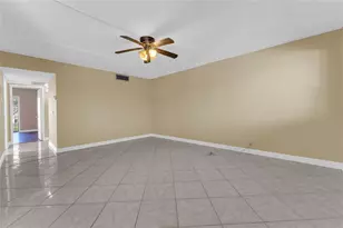 300 Village Green Circle, Palm Springs, FL 33461 - Photo 14