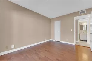 300 Village Green Circle, Palm Springs, FL 33461 - Photo 24