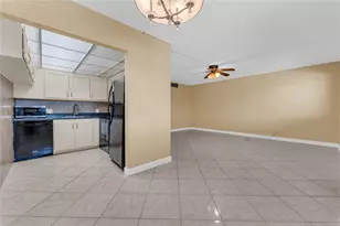 300 Village Green Circle, Palm Springs, FL 33461 - Photo 10