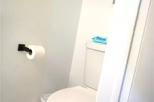 1647 W 72nd St, Hialeah, FL 33014 - Photo 16