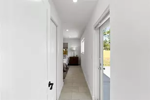 1741 NE 40th St, Oakland Park, FL 33334 - Photo 12