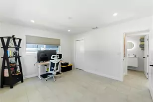 1741 NE 40th St, Oakland Park, FL 33334 - Photo 20