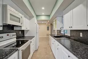 7018 NW 64th St, Tamarac, FL 33321 - Photo 10