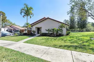 3042 Deer Creek Lake Shore Dr, Deerfield Beach, FL 33442 - Photo 38