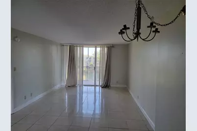 3121 NW 47th Terrace #403, Lauderdale Lakes, FL 33319 - Photo 4