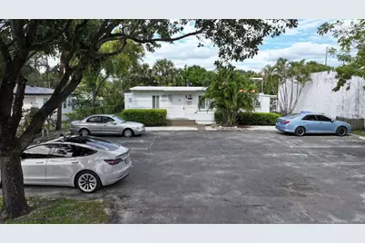 211 SW 2nd Court, Pompano Beach, FL 33060 - Photo 2