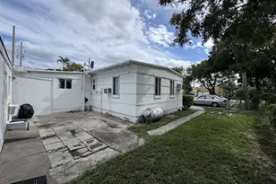 211 SW 2nd Ct, Pompano Beach, FL 33060 - Photo 10