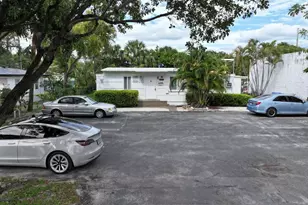 211 SW 2nd Ct, Pompano Beach, FL 33060 - Photo 2