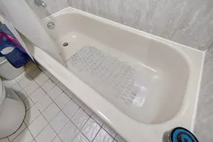 8225 NW 191st St, Hialeah, FL 33015 - Photo 14