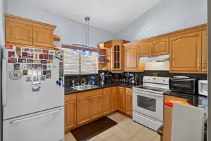 8225 NW 191st St, Hialeah, FL 33015 - Photo 42