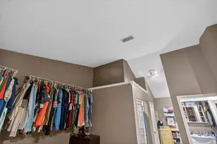 8225 NW 191st St, Hialeah, FL 33015 - Photo 16