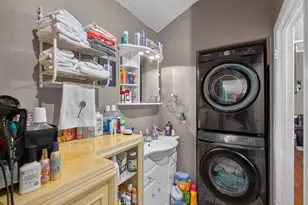 8225 NW 191st St, Hialeah, FL 33015 - Photo 26