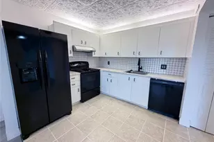 801 SW 133rd Terrace, Pembroke Pines, FL 33027 - Photo 2