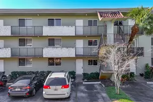 5935 Del Lago Cir, Sunrise, FL 33313 - Photo 4