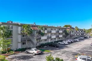5935 Del Lago Cir, Sunrise, FL 33313 - Photo 2