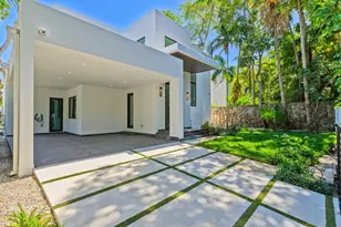 3755 Solana Rd, Miami, FL 33133 - Photo 2