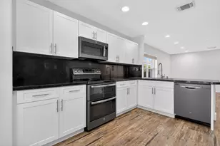 2450 NW 186th Ave, Pembroke Pines, FL 33029 - Photo 22