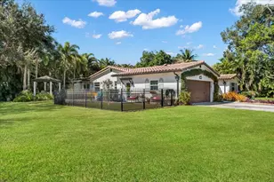 901 NW 116th Terrace, Plantation, FL 33325 - Photo 2