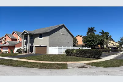 9711 SW 13th Street, Pembroke Pines, FL 33025 - Photo 2