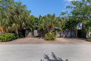 1009 NE 23rd Dr, Wilton Manors, FL 33305 - Photo 2