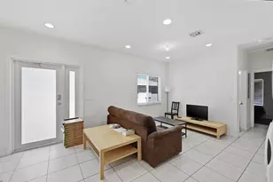 911 NE 12th Ave, Pompano Beach, FL 33060 - Photo 8