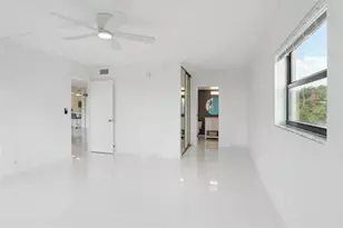 2205 S Cypress Bend Dr, Pompano Beach, FL 33069 - Photo 8