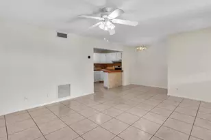 305 Knotty Pine Cir, Greenacres, FL 33463 - Photo 8