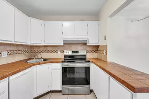 305 Knotty Pine Cir, Greenacres, FL 33463 - Photo 16