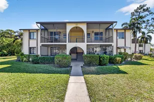 310 Knotty Pine Cir, Greenacres, FL 33463 - Photo 4