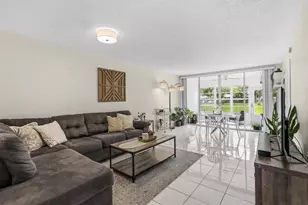 9410 Poinciana Pl, Davie, FL 33324 - Photo 10