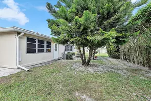 393 Bennington Ln, Lake Worth, FL 33467 - Photo 14